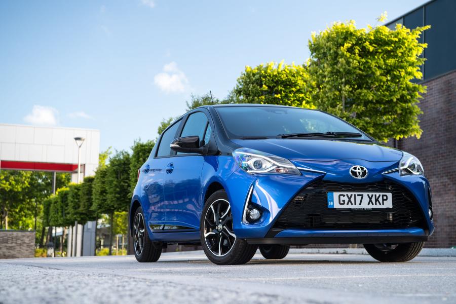  Toyota Yaris Bi-Tone 2017 года  (UK) (фото 29 из 40)